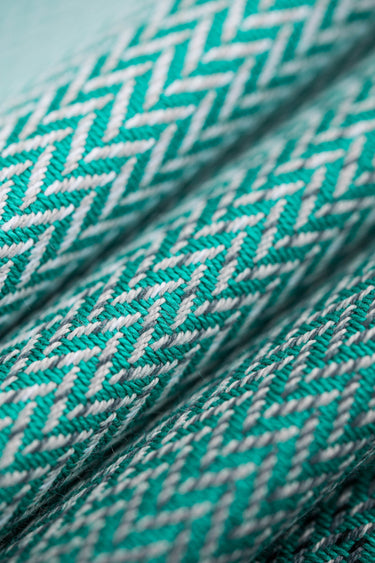 LennyLamb LennyPreschool Tragehilfe Little Herringbone ombre green Fischgrätenmuster, 100% Baumwolle