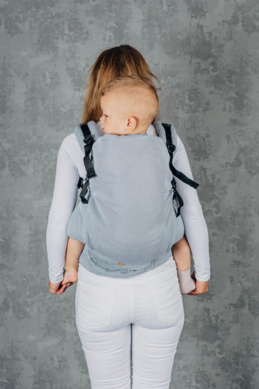 LennyLamb LennyPreschool Tragehilfe Little Herringbone grey Fischgrätenmuster, 100% Baumwolle